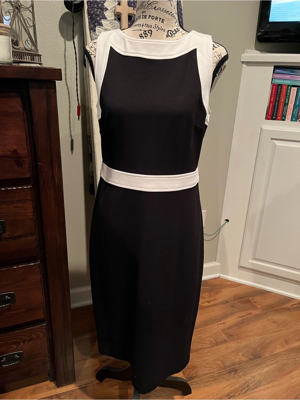 Talbot’s Black Sheath Dress with White Trim Size 6